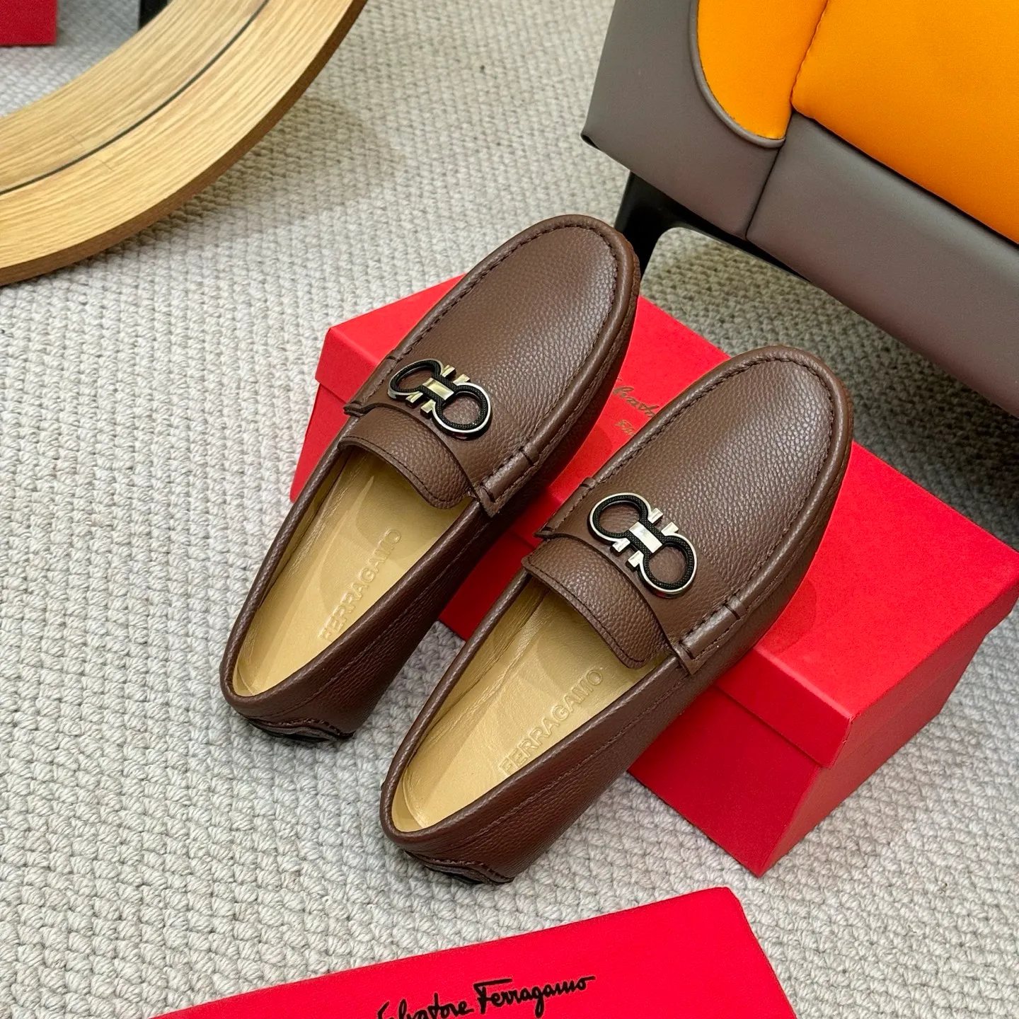 Men's men's shoes 💰420 (Yangli) Ferragamo 〰Ferragamo 2⃣️0⃣️2⃣️5️⃣ New series 👊🏻 Upper 🇮🇹 Italian imported calfskin, original outsole molding. Water-dyed sheepskin lining. The identity of every successful man is set off, and the upper and lower shoes are elegant and stable🚶🏻🚶🏻The high-end custom counter original replica is an eternal classic🔍️Number of codes: 38-46 with counter packaging